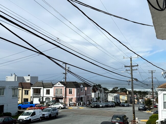 Building Photo - 2626 Moraga St