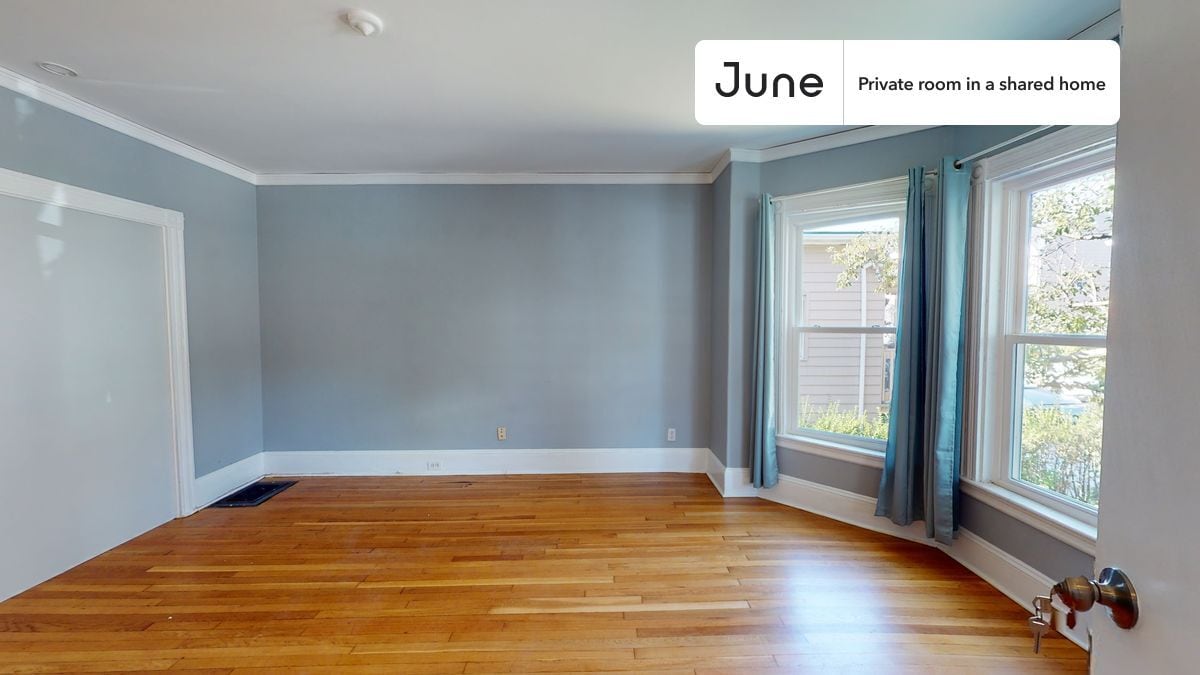 Building Photo - Room in Shared 7 bed/2 bath home in Allston