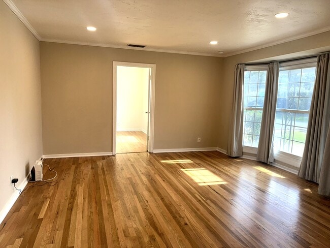 Building Photo - 221 E Griffith Way