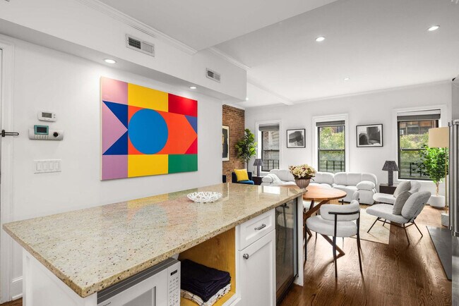 Building Photo - 49 W 16th St