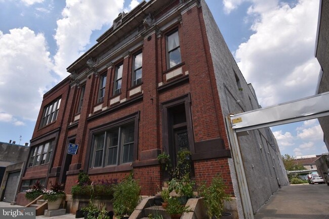 Building Photo - 431 Fairmount Ave