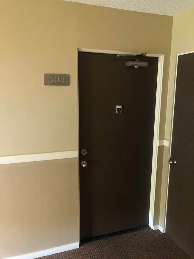 Building Photo - 2730 Rosalyn Ct