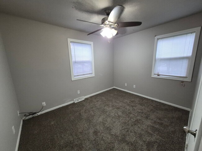 Building Photo - 3 Bedroom home with shed on corner lot ava...