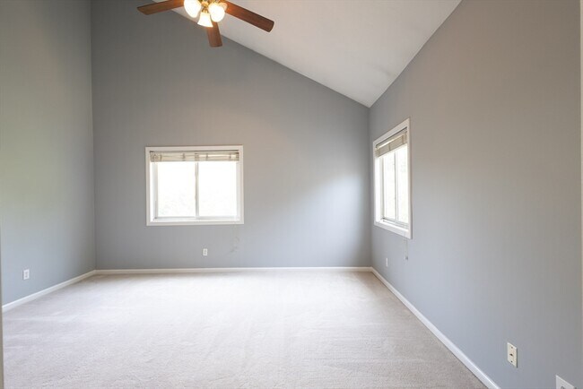 Building Photo - 445 Captain Eames Cir