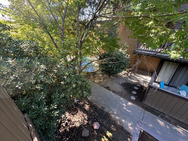 Building Photo - Cute and Cozy 1 Bedroom Condo in Gated Tim...