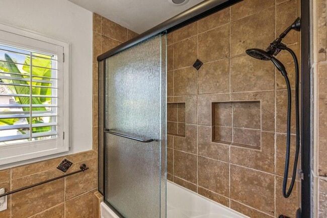 Building Photo - Mediterranean Beauty in Crescent Park – 5B...