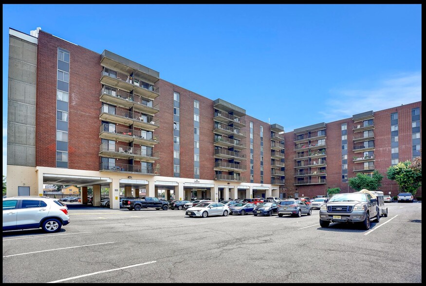 Building Photo - 10 N Wood Ave