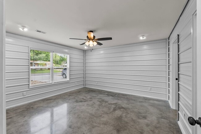 Building Photo - Custom High Effiency Modern Metal Home In Cape