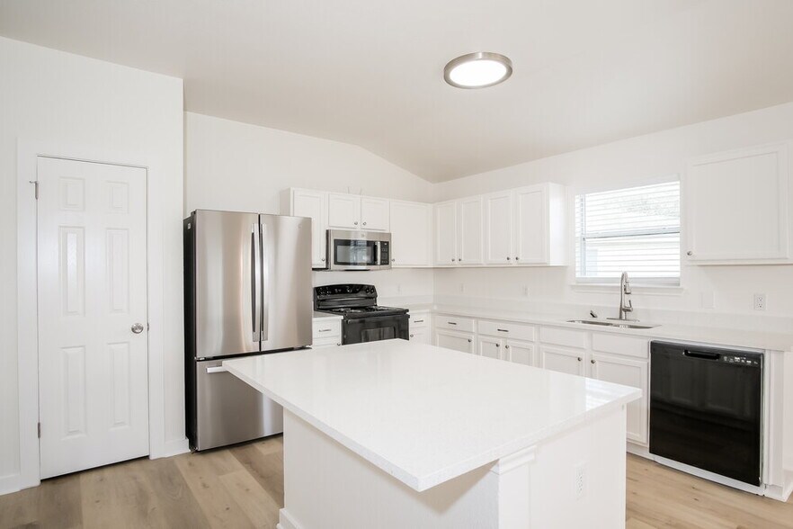 Building Photo - 105 Lucy Cove