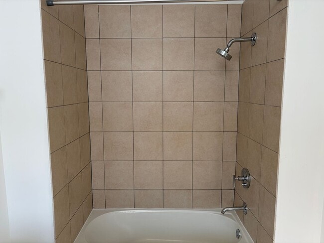 Building Photo - Sleek Manhattan Style Urban Condo Now Available in Byrne Lofts