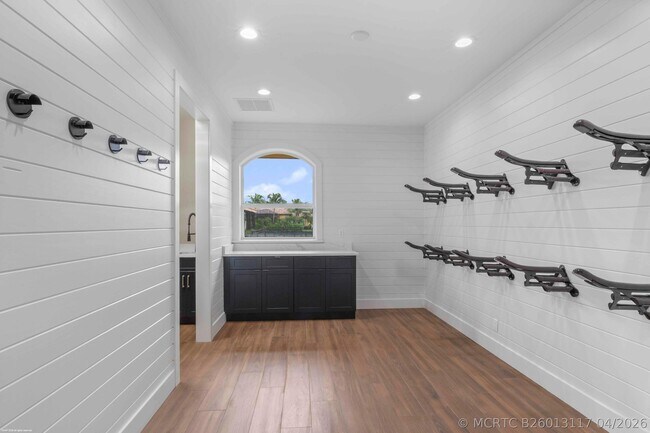 Building Photo - 4985 Stables Way