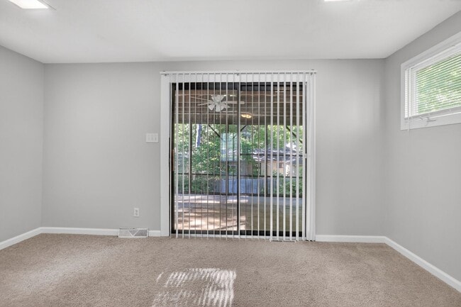 Building Photo - Your Next Home Awaits: 4BR/2BA in Desirable Prairie Village Location!