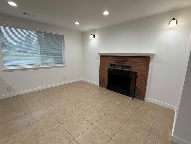 Building Photo - 16606 111th Ave SE