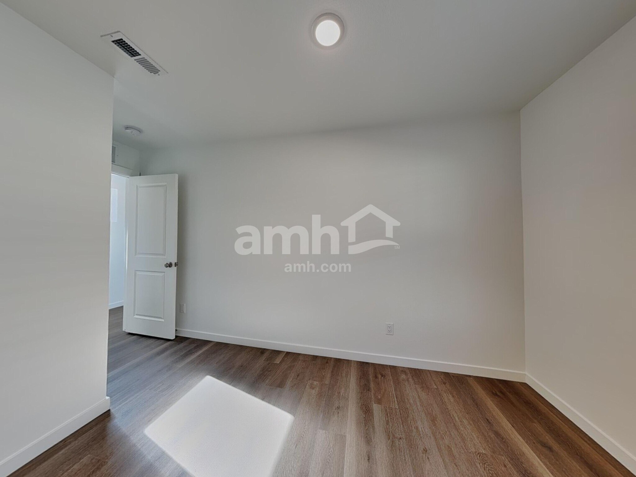 Building Photo - 23552 E 3rd Pl