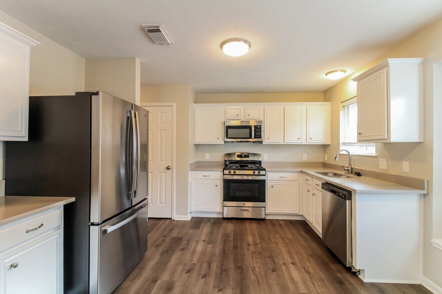 Building Photo - 3506 Pawnee Dr