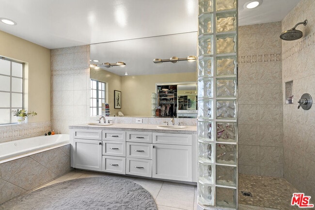 Building Photo - 5176 Don Pio Dr