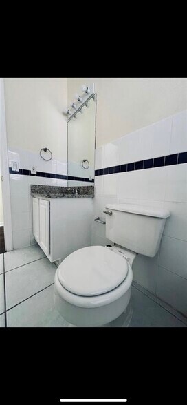 Building Photo - 1005 Universal Rest Pl