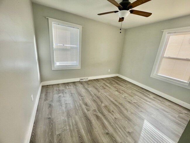 Building Photo - 3 Bed 1 Bath- South Park PA