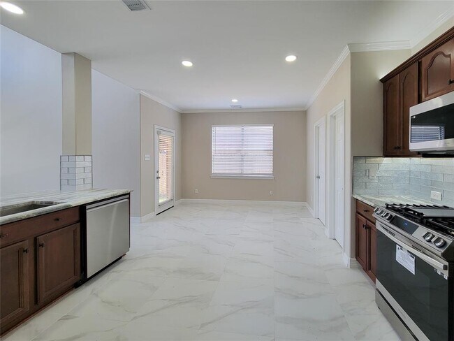 Building Photo - 11130 Celano Dr