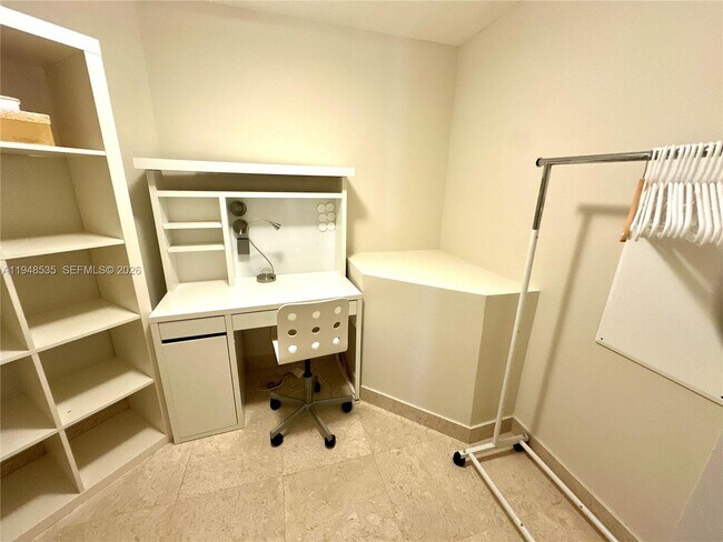 Building Photo - 350 S Miami Ave