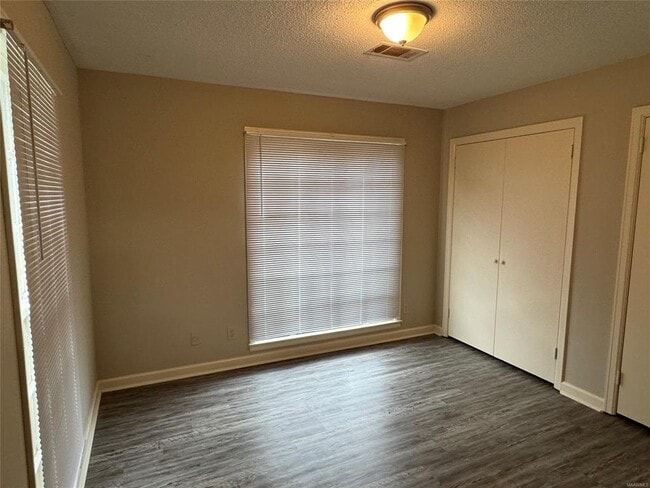 Building Photo - 2233 W Aberdeen Dr