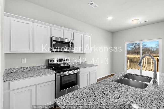 Building Photo - 811 E Sparrow Cir