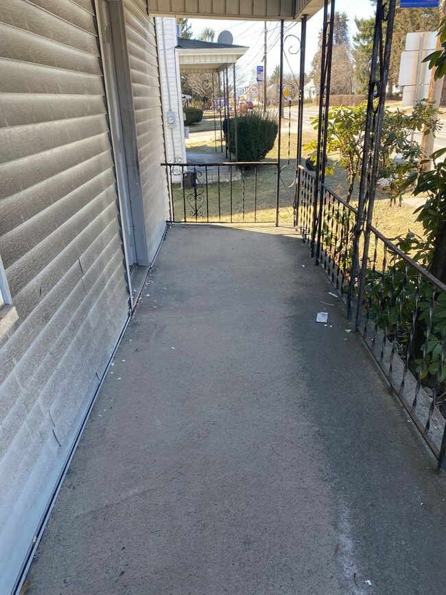 Building Photo - Single Family Home, Valley View School District, Gas heat, Private off Street Parking