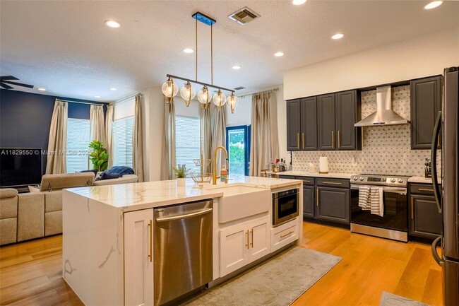 Building Photo - 2575 Muirfield Terrace