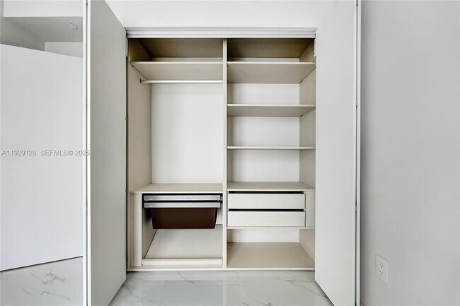 Building Photo - 700 NE 24th St