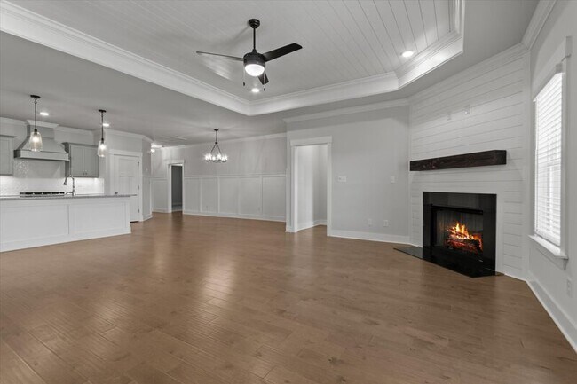 Building Photo - 150 Rugby Dr