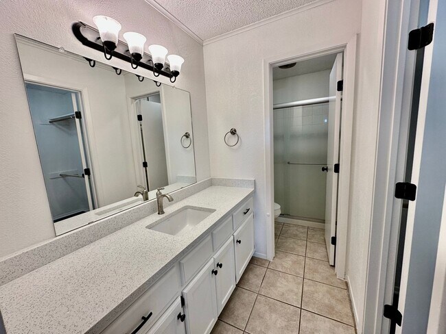 Building Photo - 225-227 Kettler