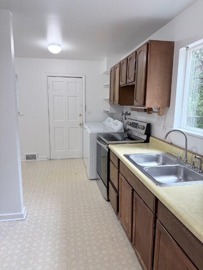 Building Photo - "Charming 2-Bed, 2-Bath Single Family Home in Boulder!"
