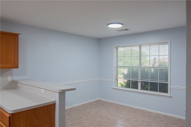 Building Photo - 1735 Rock Hollow Loop