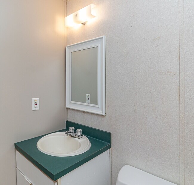 Building Photo - *Great Location!* 2 Bedroom | 2 Bathroom Singlewide in Goldsboro *Lawn Care Included!*