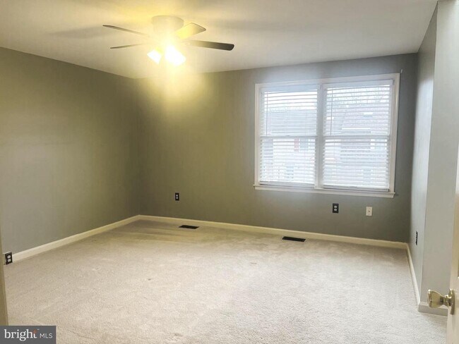 Building Photo - 8024 Hollow Reed Ct