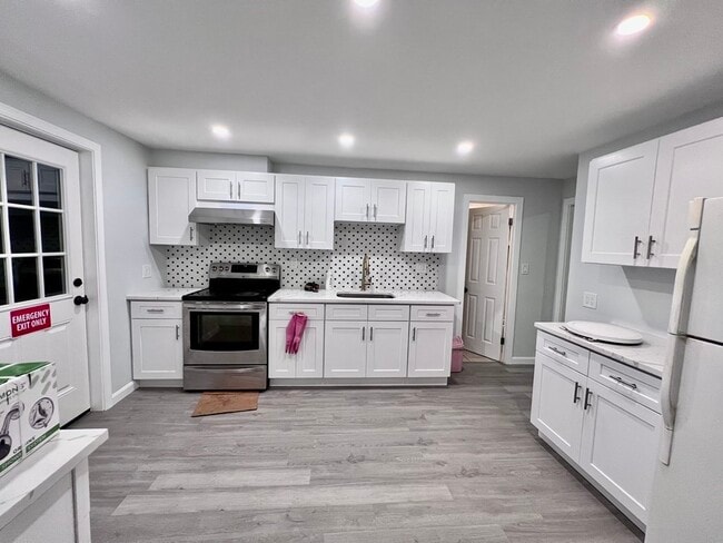 Building Photo - 88 Elmwood Ave