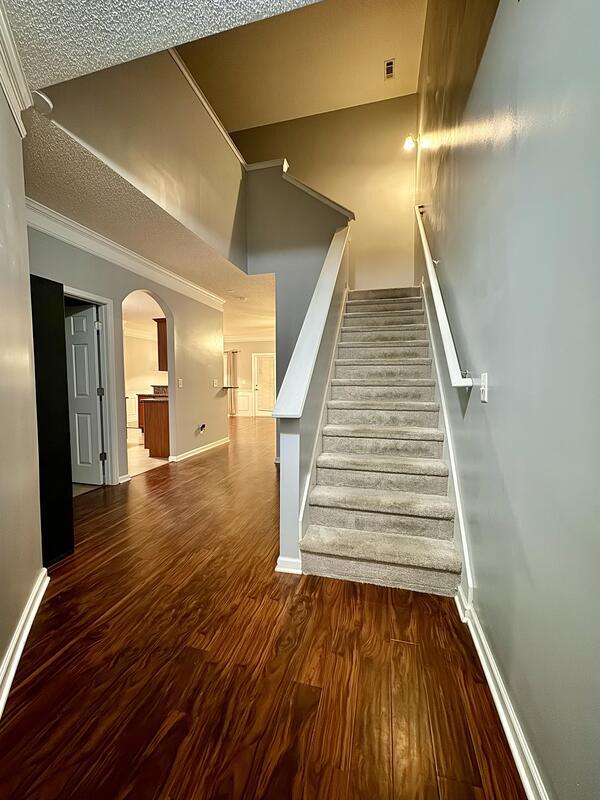 Building Photo - 322 Clover Brook Dr