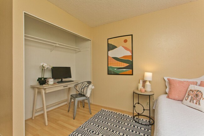 Building Photo - Beautiful 3 bedroom 1 1/2 bath townhome in Pearl City w/2 parking side by side