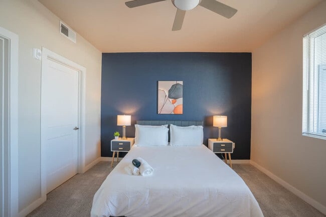 Building Photo - 1890 S Country Club Way