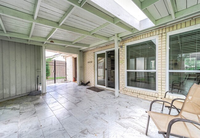 Building Photo - 12302 Piping Rock Dr