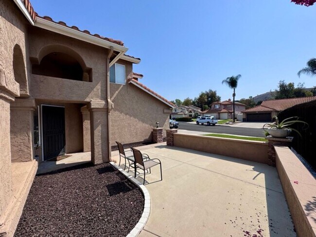 Building Photo - Beautiful 4 Bedroom Pool Home with Solar i...