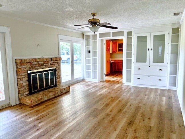 Building Photo - Rivier Du Chien rental right on the golf course