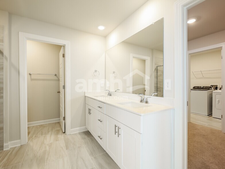 Building Photo - 794 Treeline Rd