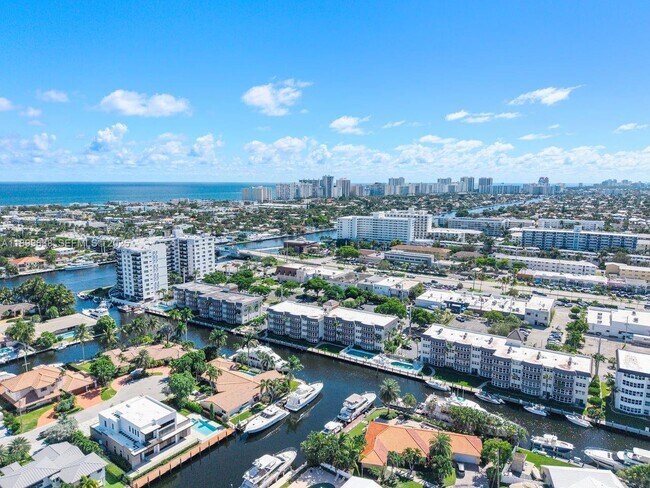 Building Photo - 3111 NE 51st St