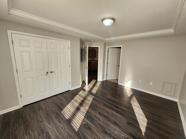 Building Photo - Beautiful 2 bedroom 2 full bath condo clos...
