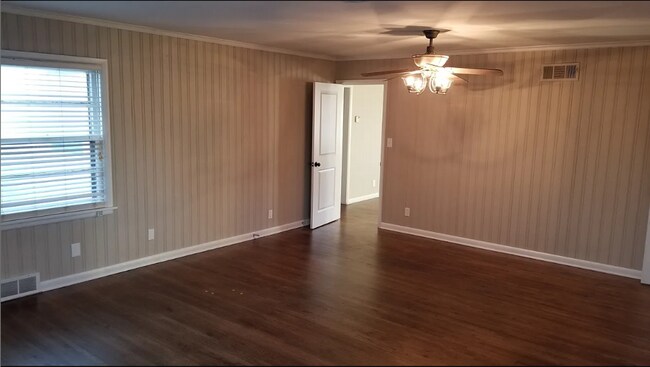 Building Photo - Beautiful Fully Remodeled 3 bedroom