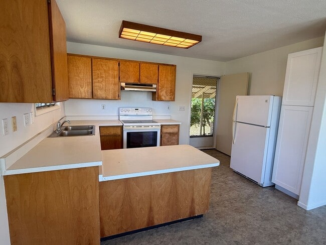 Building Photo - Fully Fenced & Gated 2BR/1BA Home
