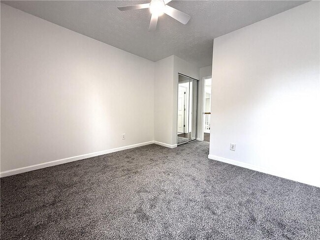 Building Photo - 2150 Lexington Ln