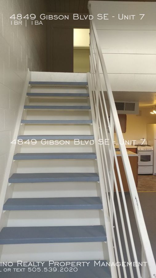 Building Photo - Cute 1 Bedroom 1 Bathroom Loft!