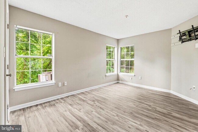 Building Photo - 10531 Beacon Ridge Dr